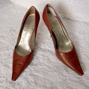 BCBG copper colored heels. Size 7.5. Good condition.